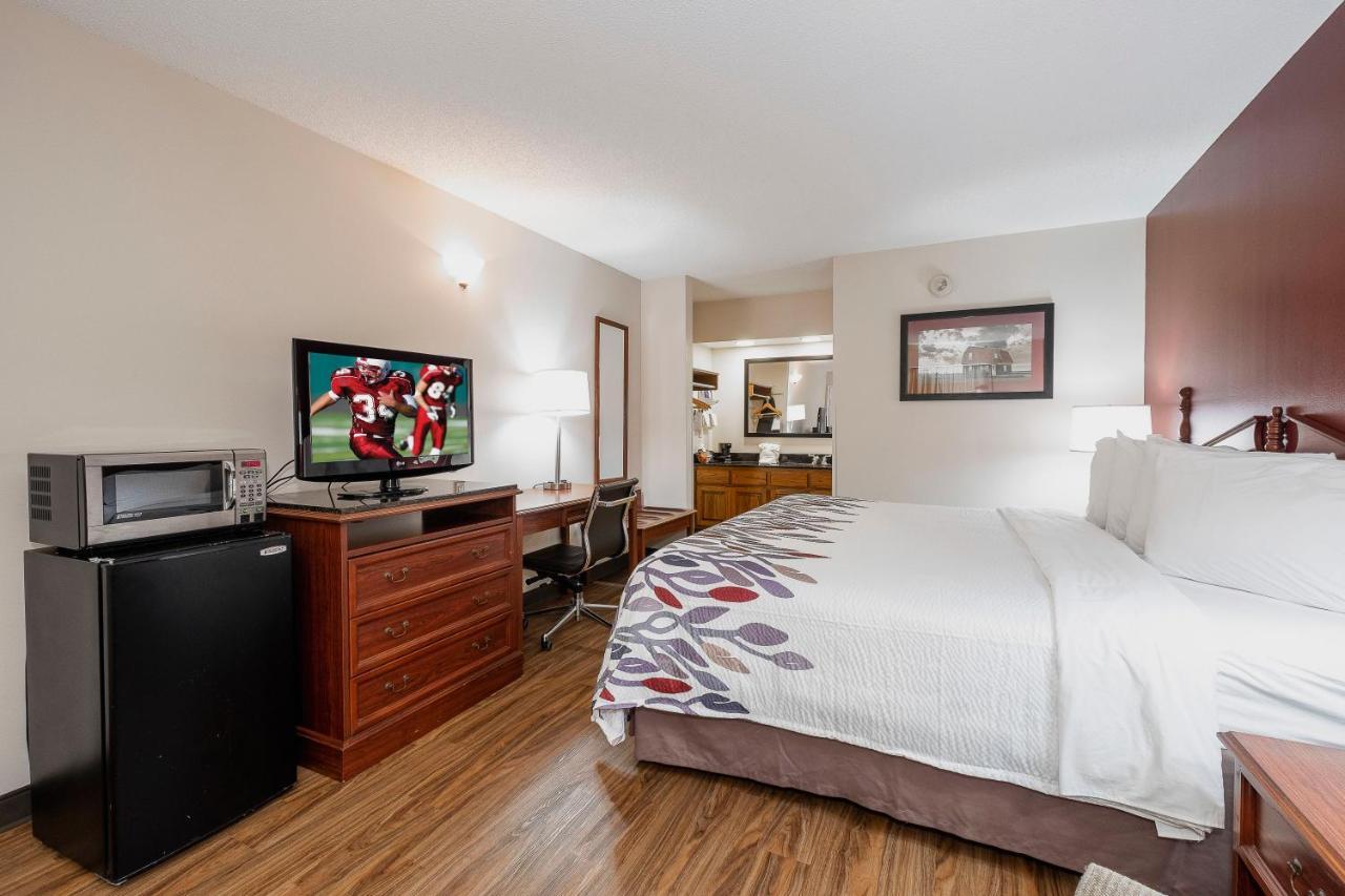 Red Roof Inn & Suites Calhoun Extérieur photo