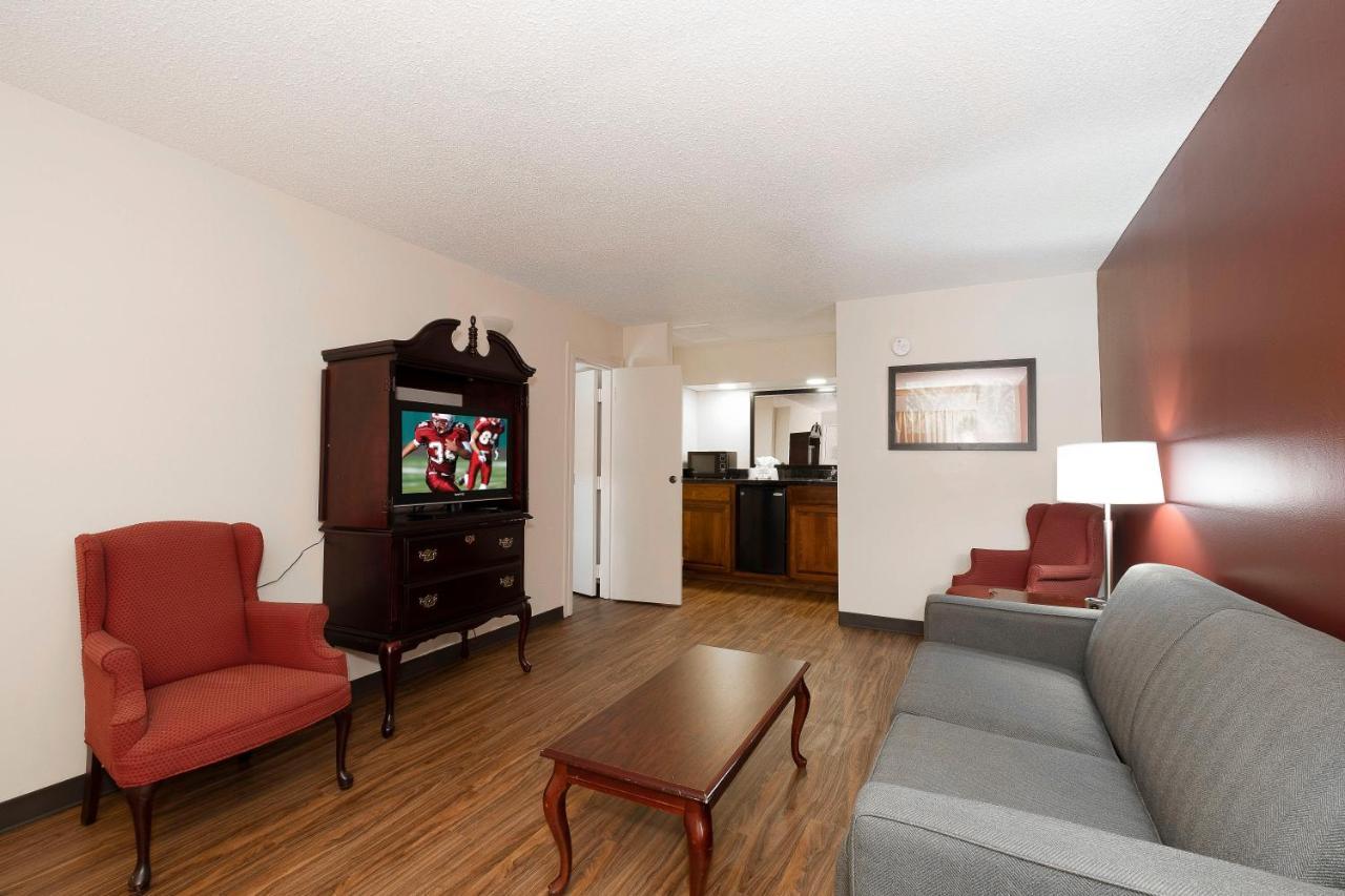Red Roof Inn & Suites Calhoun Extérieur photo