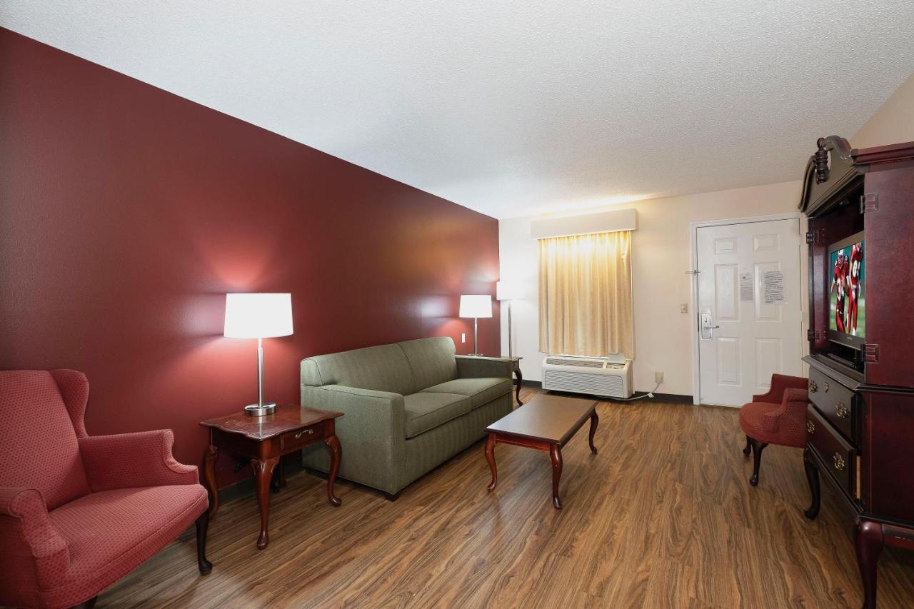 Red Roof Inn & Suites Calhoun Extérieur photo