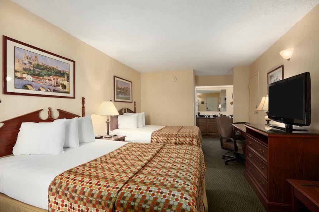 Red Roof Inn & Suites Calhoun Extérieur photo