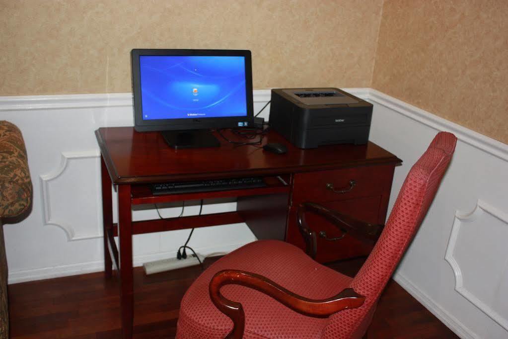 Red Roof Inn & Suites Calhoun Extérieur photo