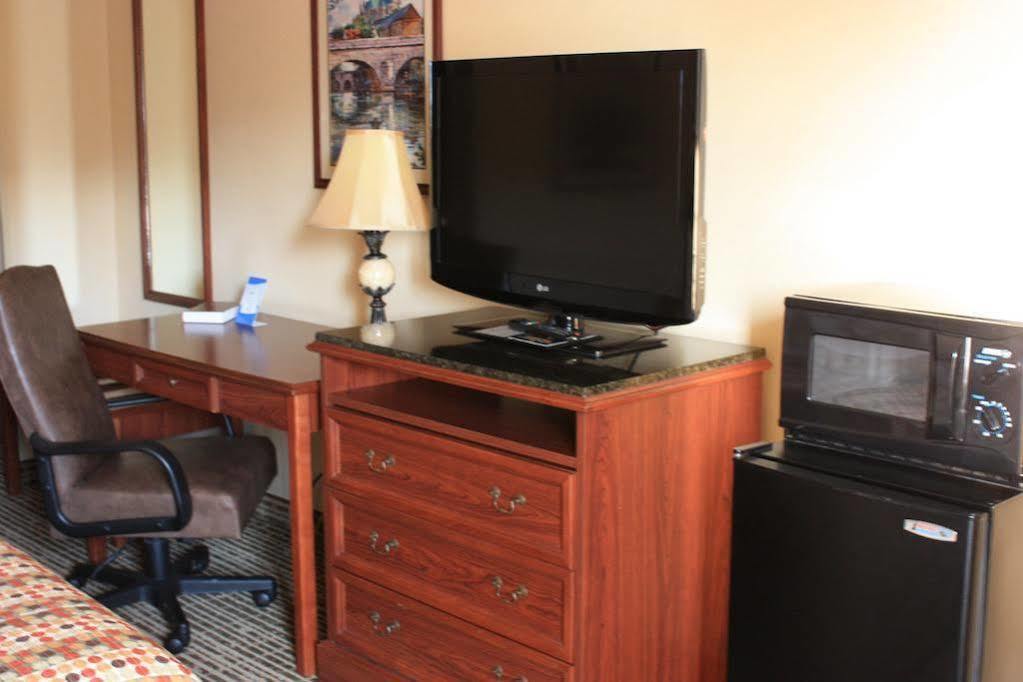 Red Roof Inn & Suites Calhoun Extérieur photo